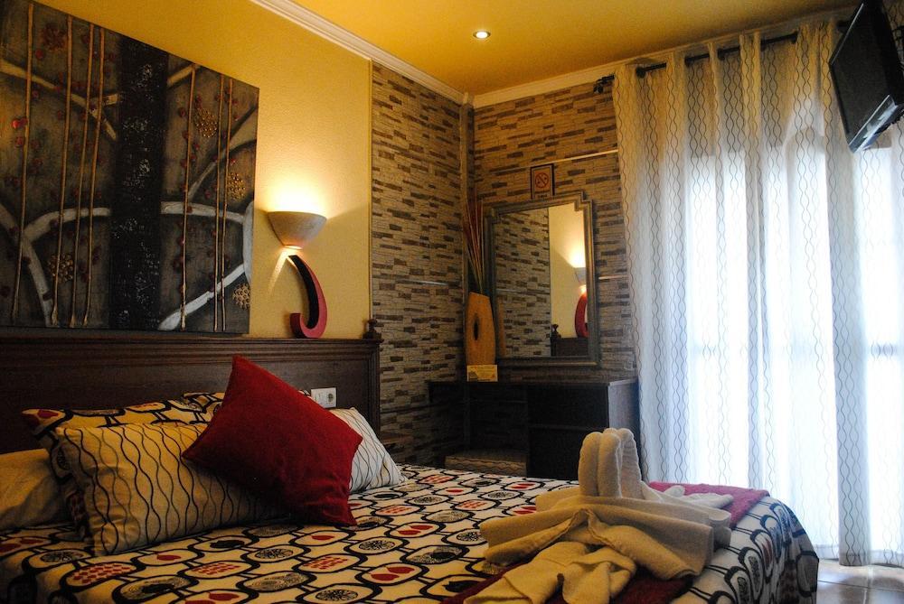 Hostal Costa De La Luz Коніль-де-ла-Фронтера Екстер'єр фото