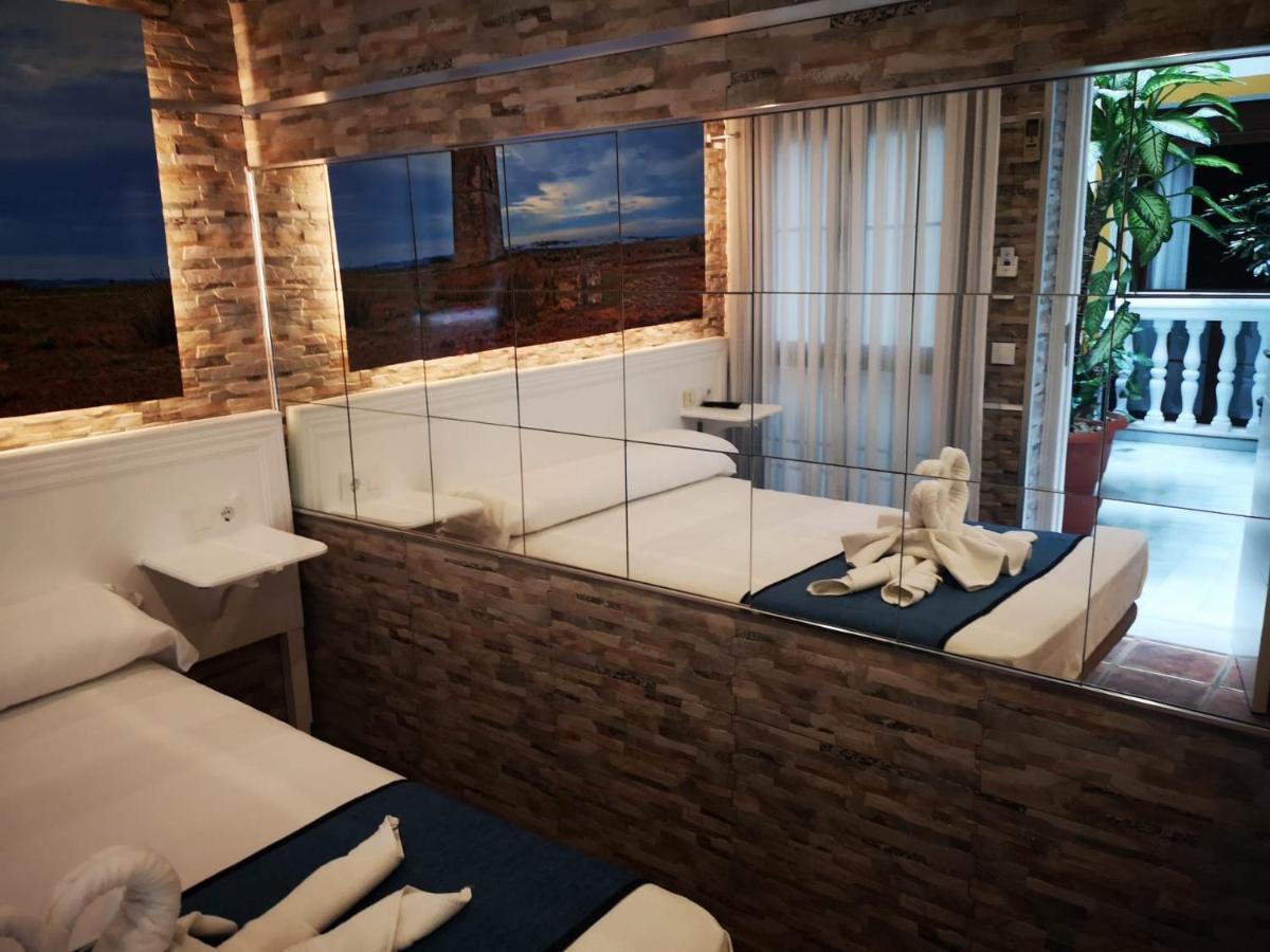 Hostal Costa De La Luz Коніль-де-ла-Фронтера Екстер'єр фото