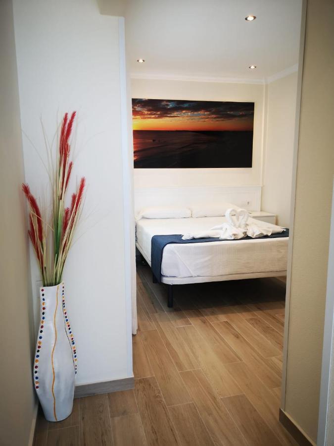 Hostal Costa De La Luz Коніль-де-ла-Фронтера Екстер'єр фото