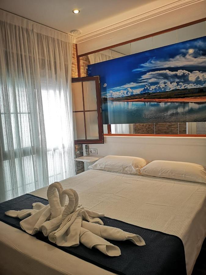 Hostal Costa De La Luz Коніль-де-ла-Фронтера Екстер'єр фото