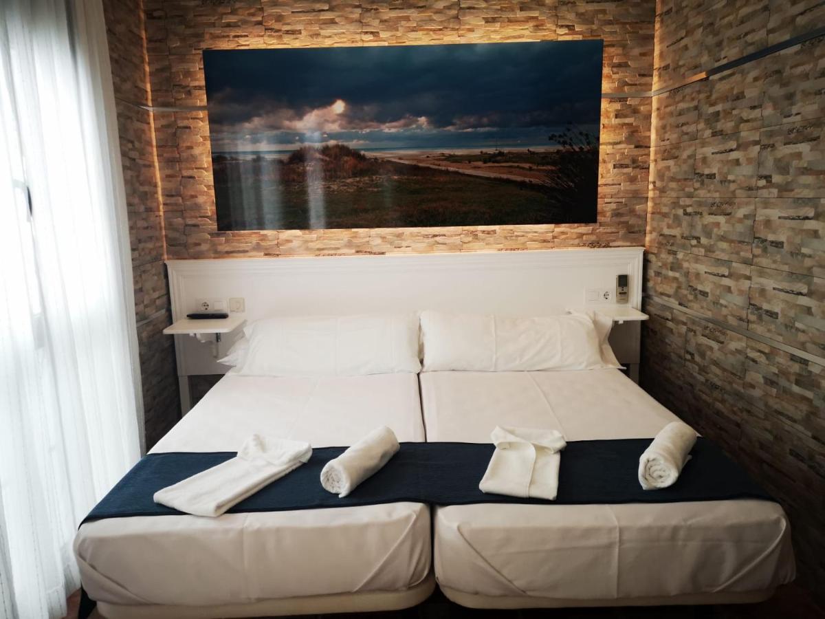 Hostal Costa De La Luz Коніль-де-ла-Фронтера Екстер'єр фото